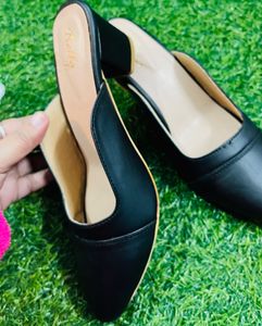 Chic Black Block Heel Mules