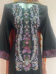 Pakistani Embroidered 3 Pcs Set