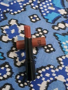 Pretty Brown /Nude Colours Lipstick.