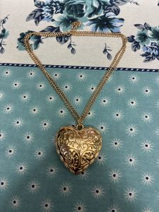 Curving Heart Necklace