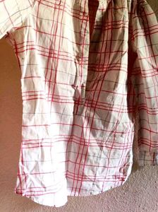 Levi&#39;s White &amp; Red Plaid Long Sleeve Top