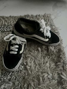 Vans Old Skool - Classic Black Sneakers