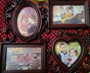 BEAUTIFUL RED PHOTO FRAME