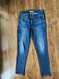 Levi&#39;s Dark Wash Skinny Jeans