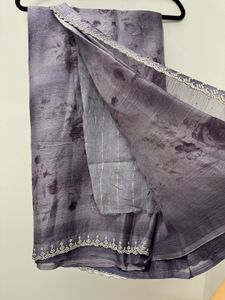 Women Grey Print Saree with Lace