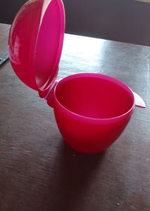 Tupperware Cute Apple Keeper