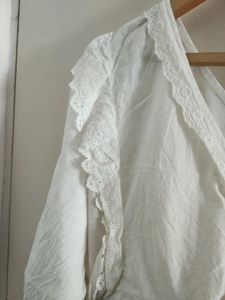 Beautiful White Top With Nice Lace Detailing