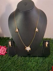 Beautiful Invisible Set With Stones And Black Bead
