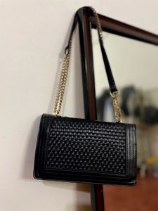 Dusto Black Quilted Sling Bag