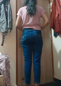 Women&#39;s Stylish Blue Ripped Jeans