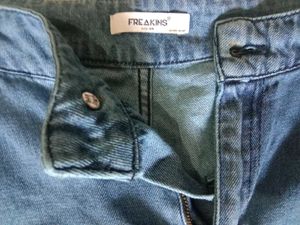Baggy High-Waisted Jeans