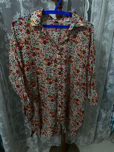 T.U Floral Top, Size Fit 50 Bust