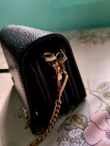 Dressberry Solid Black Sling Bag