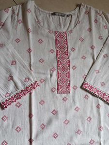 &#34;Avaasa&#34; Off White Kurta For Women