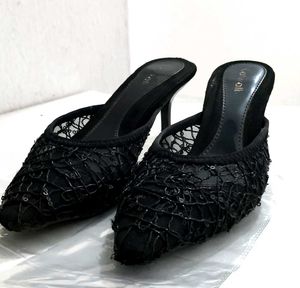 Catwalk Black Embellished Woven Design Pumps