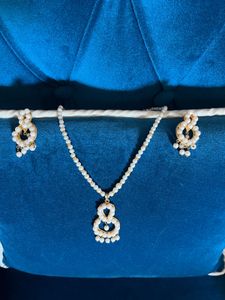 Pearl Necklace &amp; Earring Set