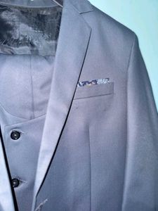 Men&#39;s Grey 3 Piece Suit