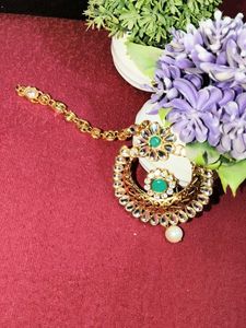 Elegant Green Maang Tikka