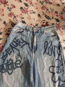 Vintage-Inspired Graffiti Print Wide-Leg Jeans