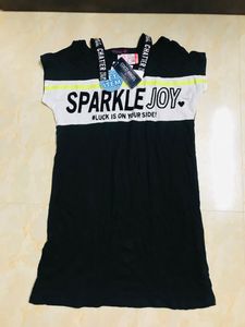 Girls Top With Strip At Low Price