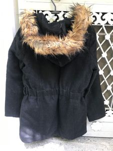 Black Furr Cap Coat Till Thighs