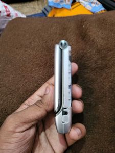 Motorola W370 Flip Phone