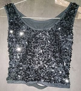 backless crop top