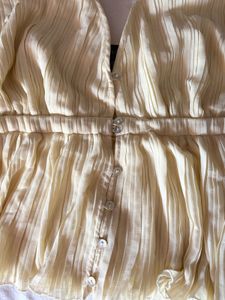 FOREVER 21 BEAUTIFUL PLEATED TOP