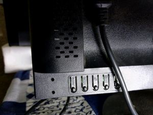 Consistent Monitor 17 Inch Full HD LED M