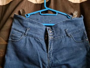 Frayed Hem Cropped Jeans