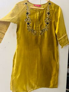 Kurti with thread embroidery