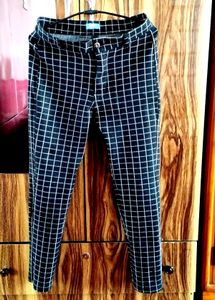 Black & white trouser