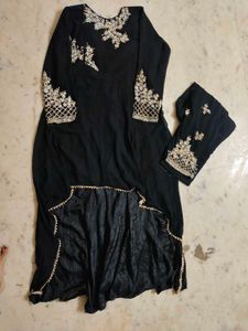 Elegant Black Embroidered Kurta Set