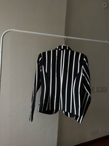 SUZY SHIER  White Stripe Petite Blazer