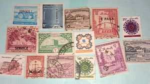 14 Vintage PAKISTAN Stamps