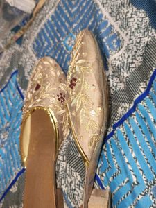 Embroidered Ethnic Mojari Sandals