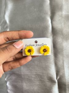 2 Earrings And Chain