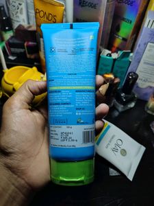 Aqualogica Barrier Repaire Moisturizer