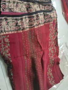 Maroon Saree With Beautiful Black And Golden Pallu