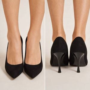 Chic Black Pointed Heels