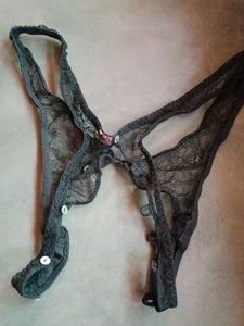 Men&#39;s Black Lace With Sea Shell Button Thong