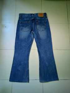 ✨ Vintage Levi’s Flared Jeans ✨