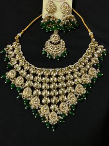 Emerald Kundan Jewelry Set