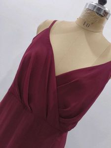Elegant Burgundy Maxi Dress