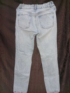 ZARA BOYFRIEND RIPPED JEANS