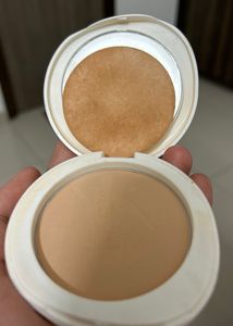Lakme Absolute Compact