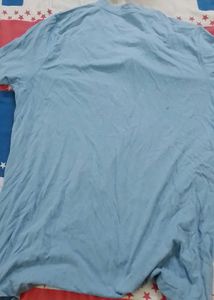 hi I want to sell thus brand t shirt
