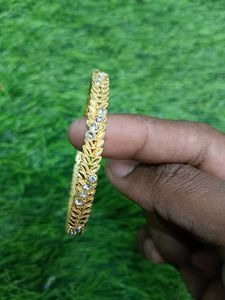 Gold-toned Bangle Set