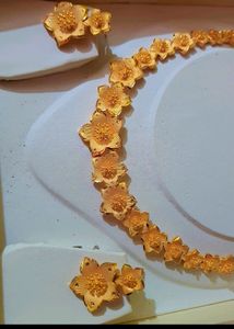 Beautiful flower one gram gold polish necklace set