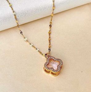 18k Gold Clover Pendant